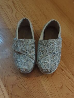 Toms Slip-On Shoe in Gold